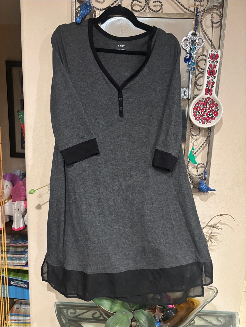 Dkny Gray Sleep long Shirt Night
Gown
Size L




Pop